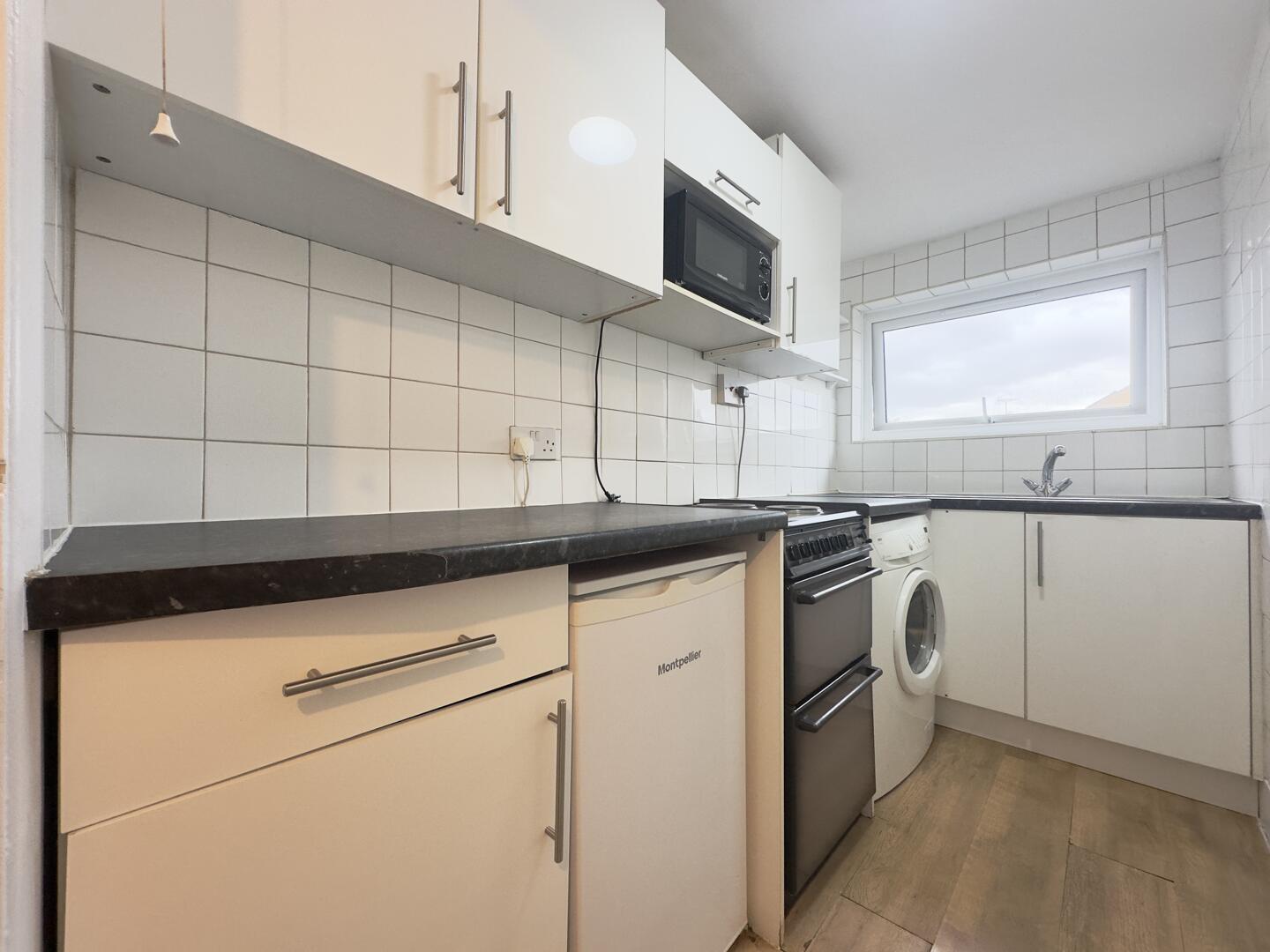 1 bed property in Tower Terrace, London
